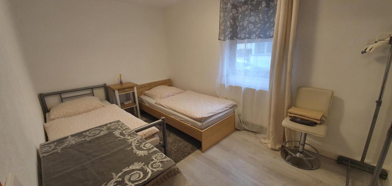 Outletcity Ferienwohnung - Apartment 4 Metzingen  Exteriör bild