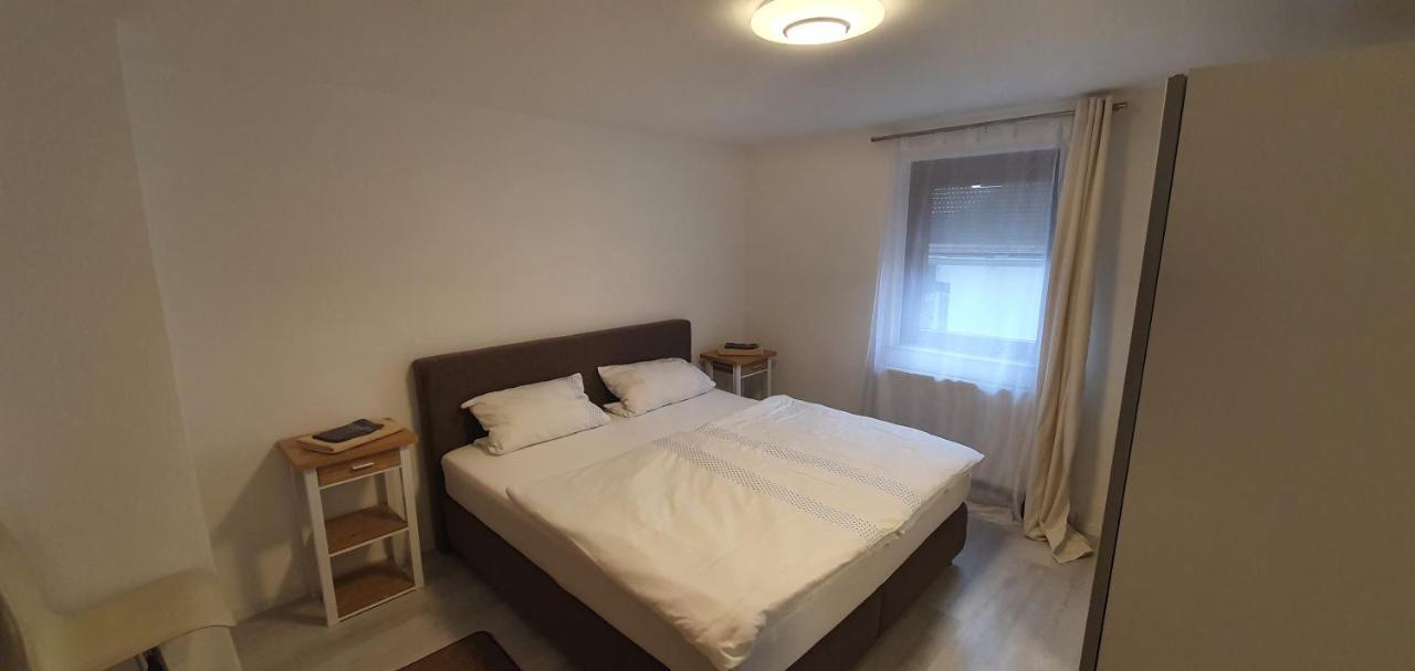 Outletcity Ferienwohnung - Apartment 4 Metzingen  Exteriör bild