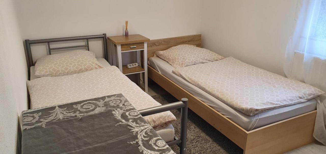 Outletcity Ferienwohnung - Apartment 4 Metzingen  Exteriör bild